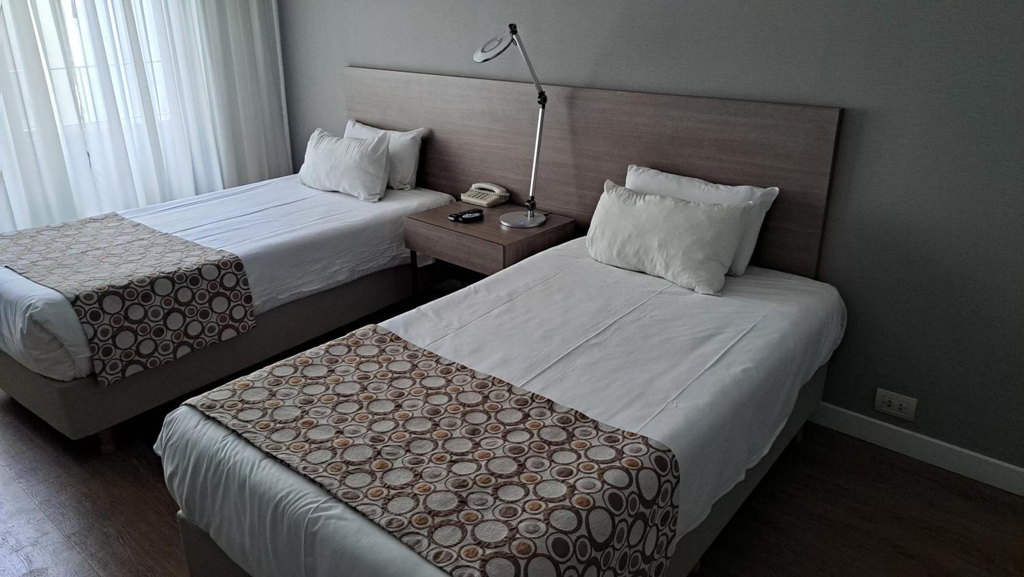 Hotel 8 de Octubre Buenos Aires Buitenkant foto